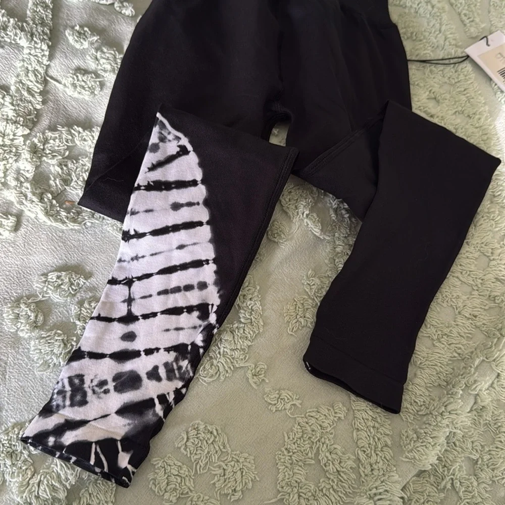 Zyia Black and White Tie Dye Leggings Girls Size XS (M3)